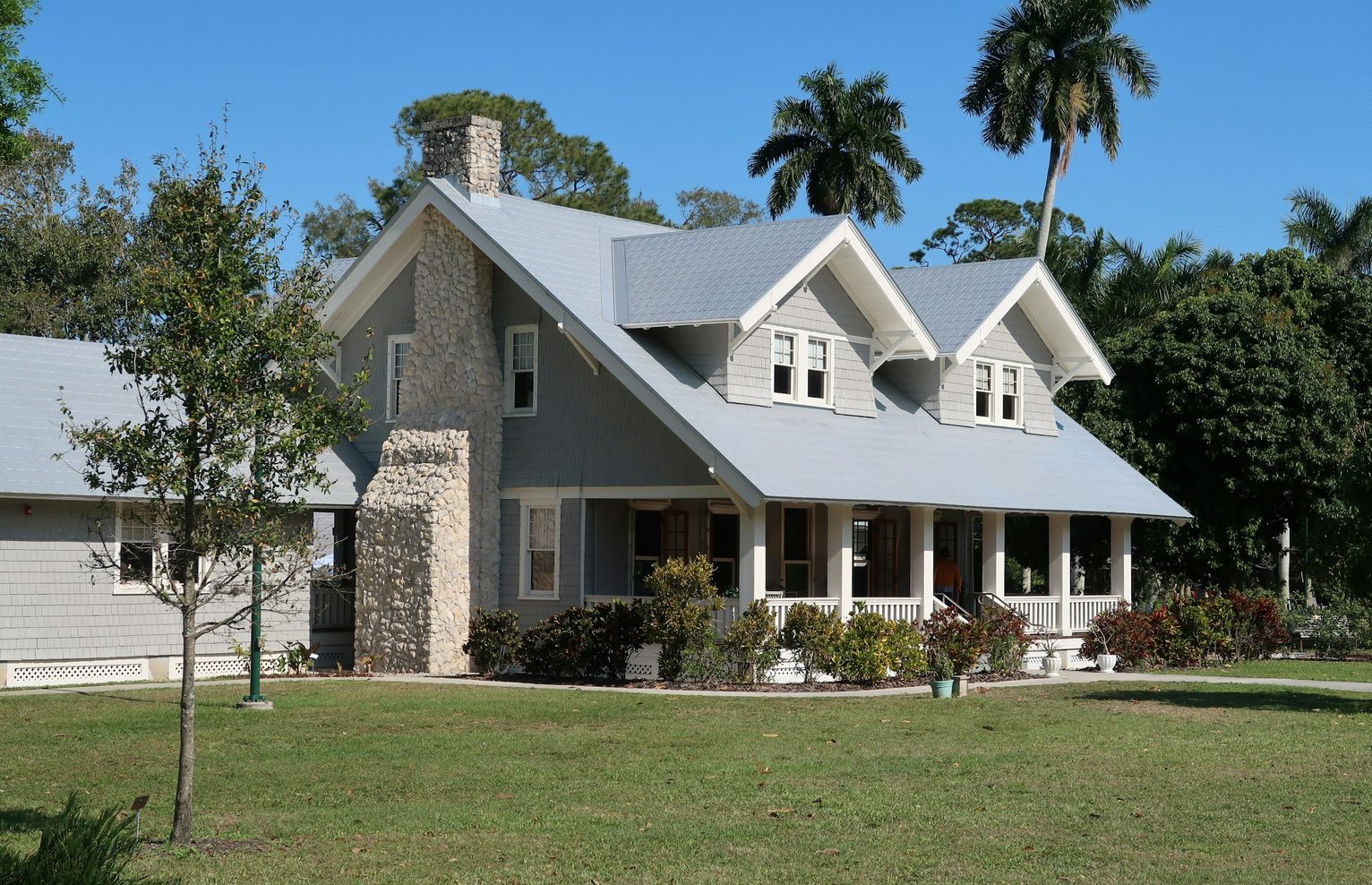 Florida home with a large front lawn