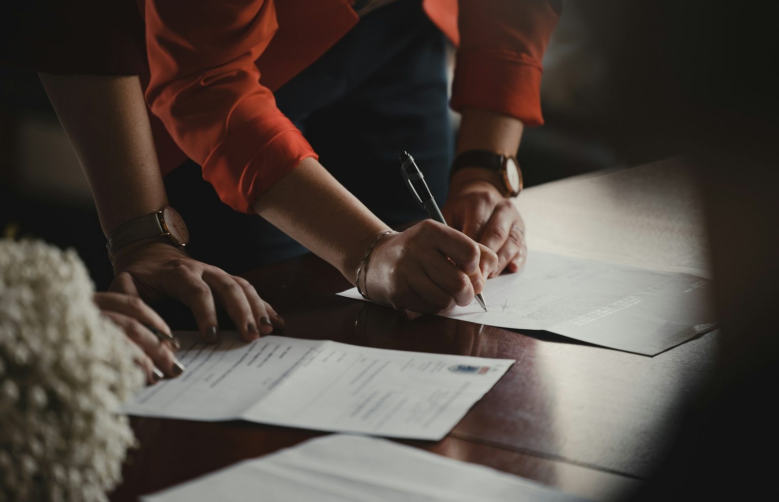 Seller and buyer signing purchase documents